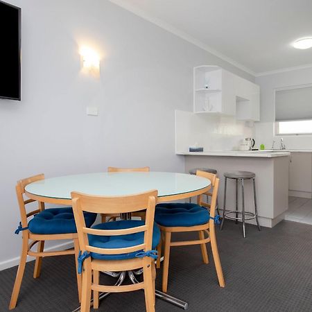 Glenelg Oasis Studios Adelaide Room photo