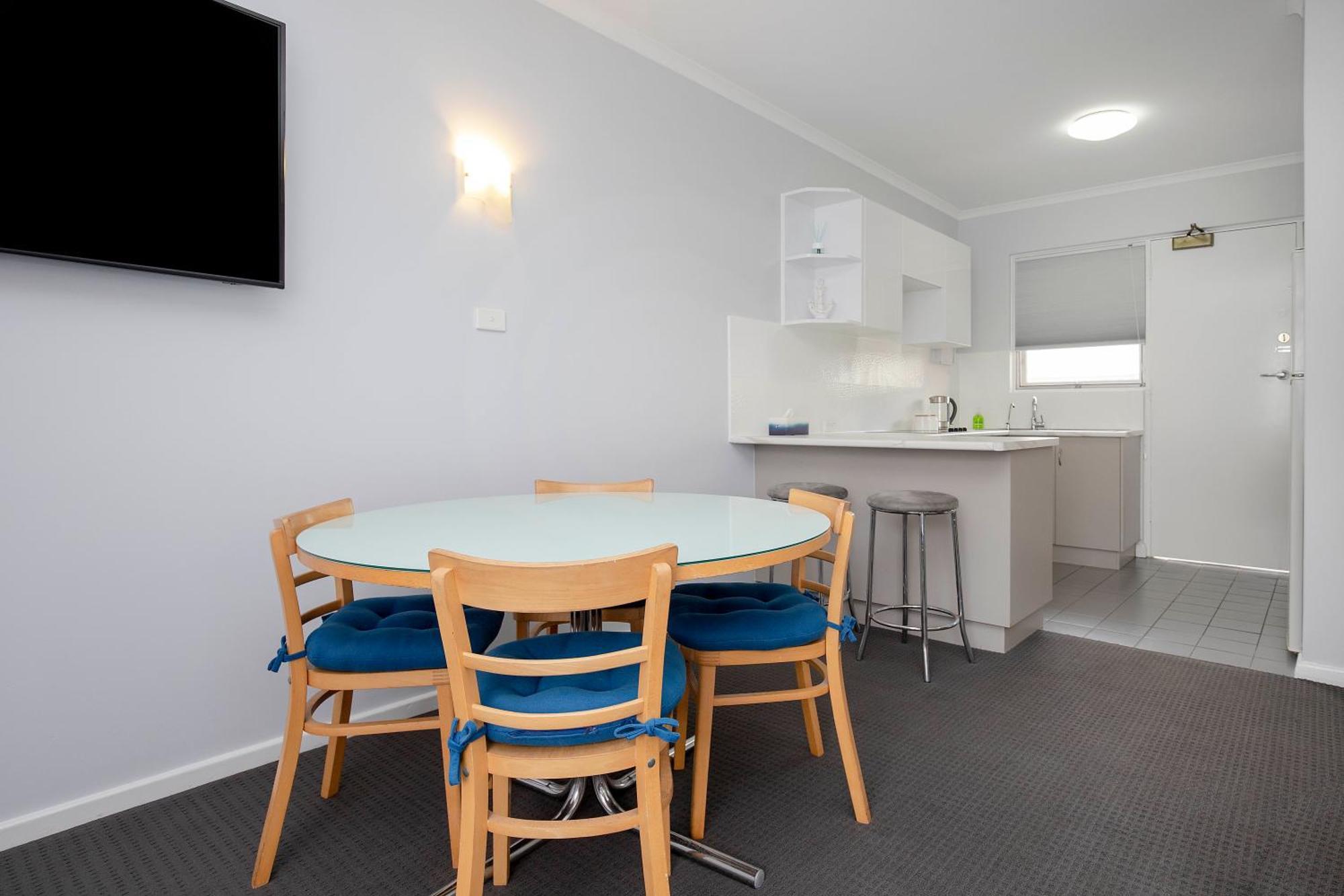 Glenelg Oasis Studios Adelaide Room photo
